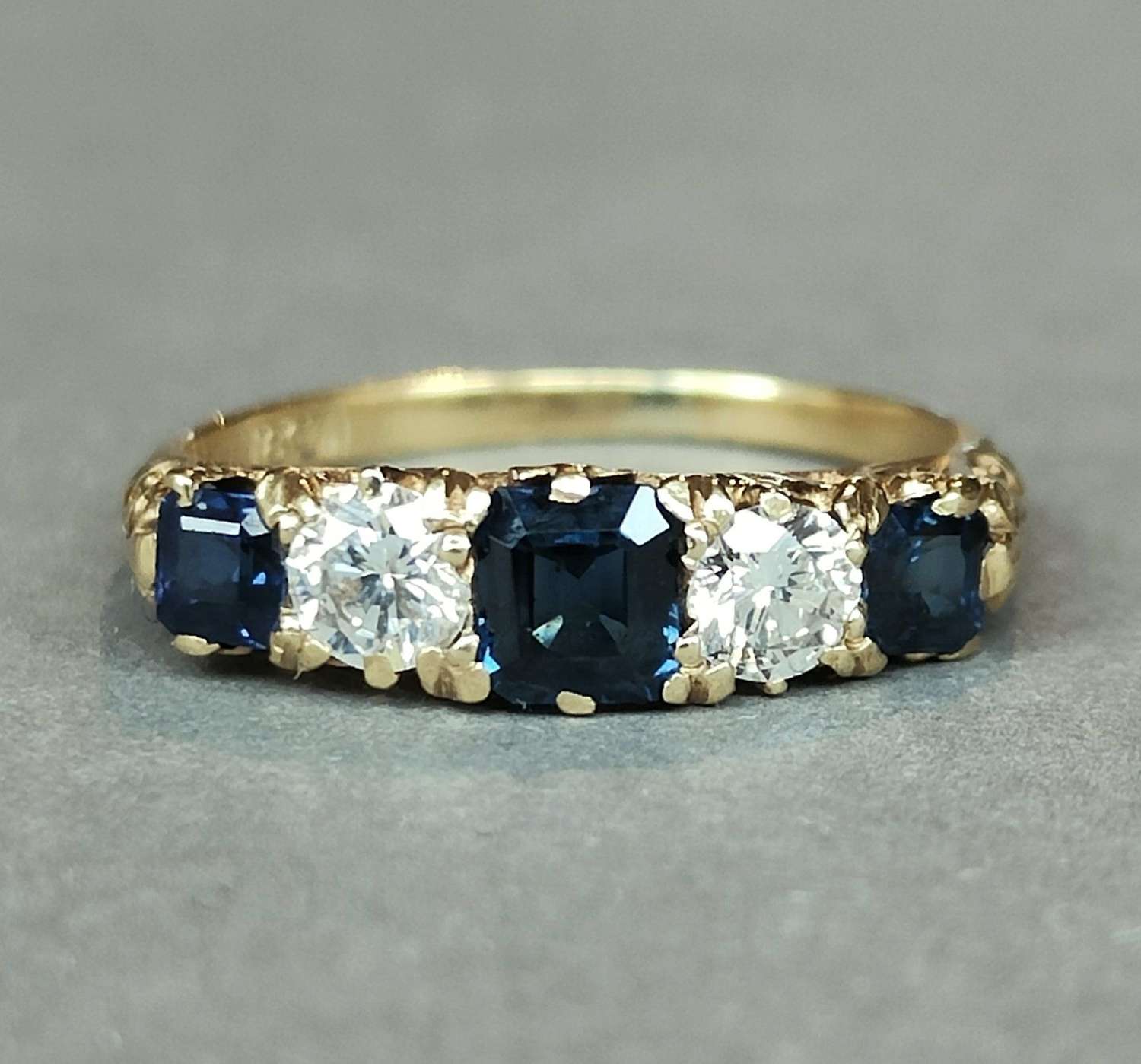 Stunning Art Deco 18ct Sapphire Diamond Ring