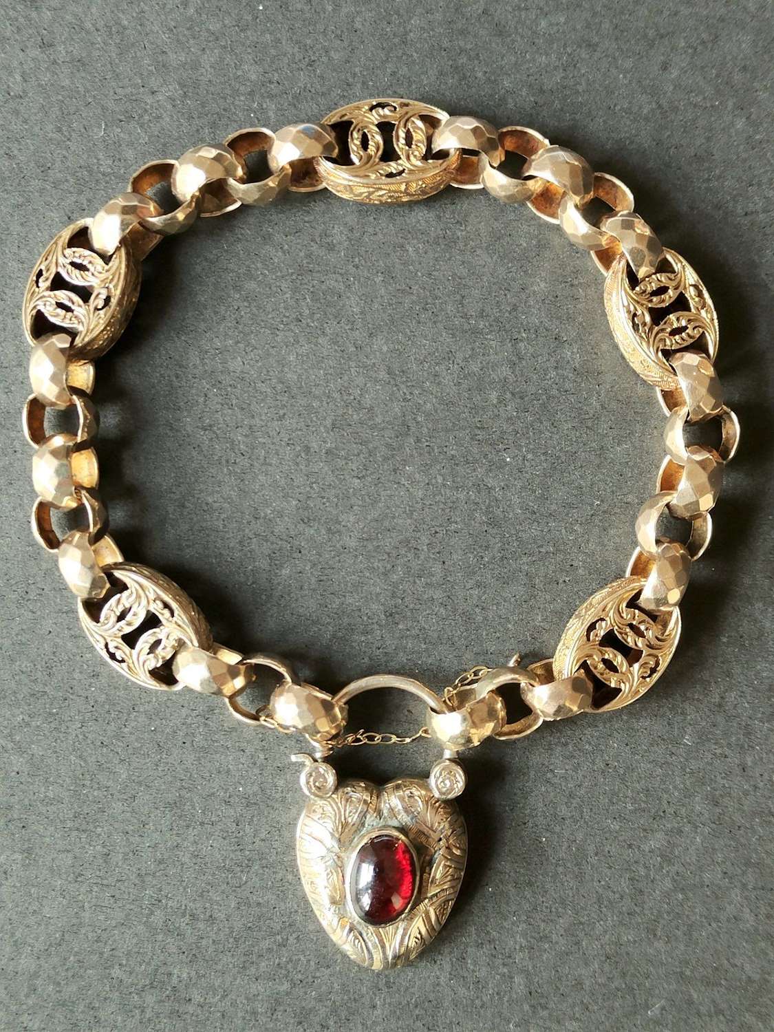 Early Victorian 9ct Gold Bracelet with Garnet Heart Padlock Locket