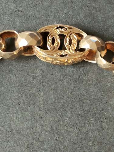 Early Victorian 9ct Gold Bracelet with Garnet Heart Padlock Locket