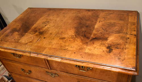 George I walnut veneered chest of drawers