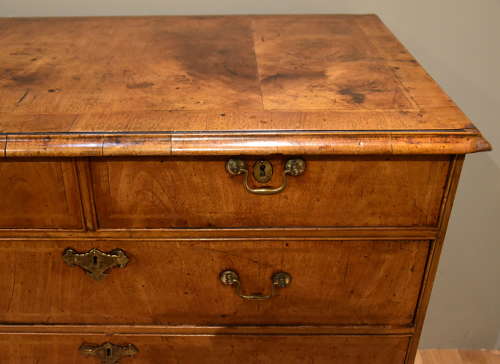 George I walnut veneered chest of drawers