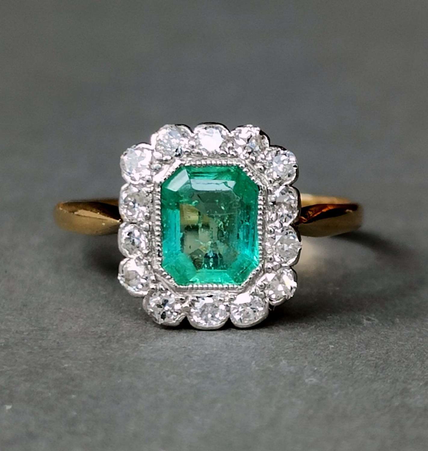 Art Deco style vintage 18ct gold platinum emerald diamond ring