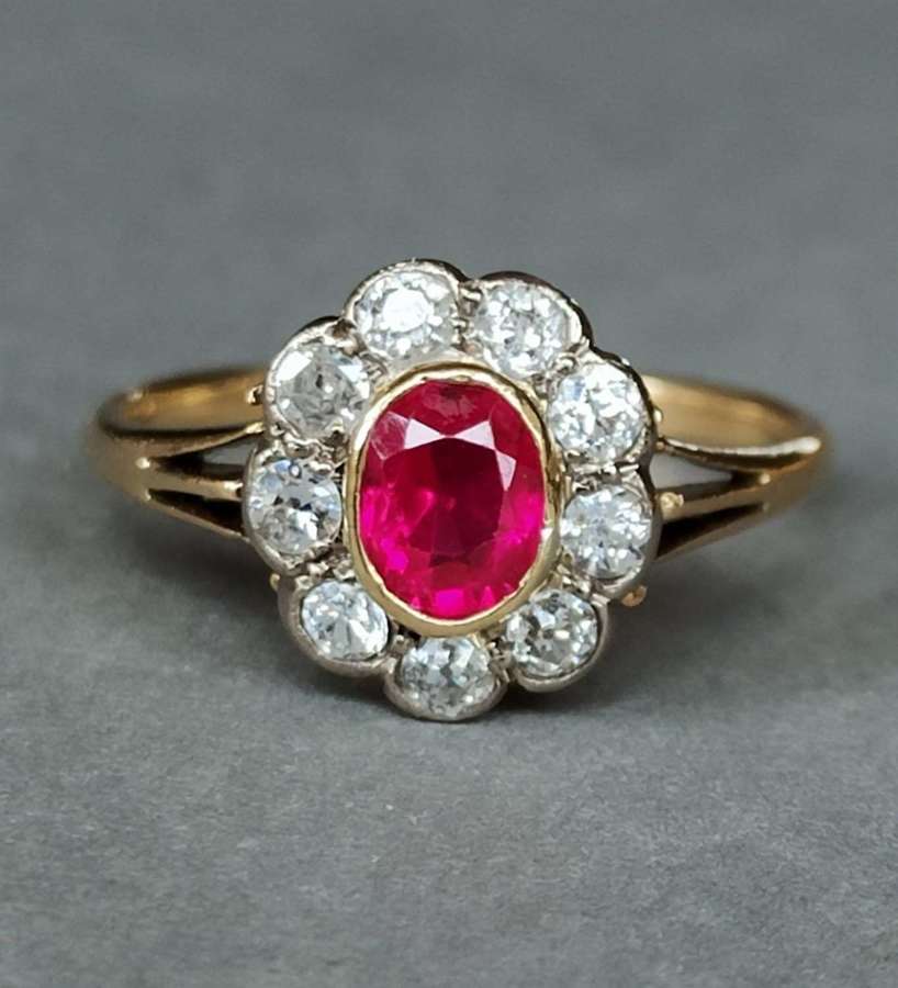 Beautiful antique 18ct gold ruby diamond cluster ring.