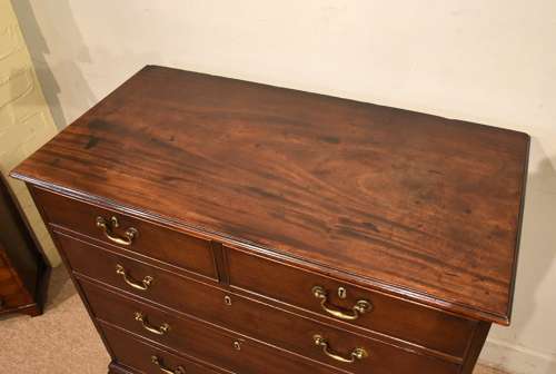 George III mahogany chest of drawers