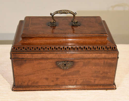 18th century mahogany tea caddy / chest