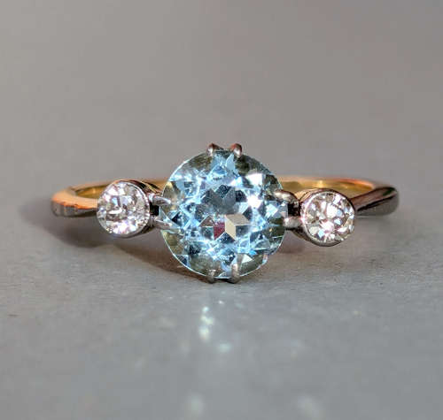 Art Deco 18ct Gold Aquamarine and Diamond Ring