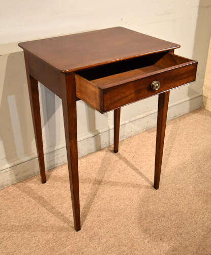 Georgian mahogany occasional table
