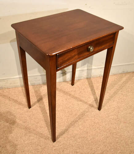 Georgian mahogany occasional table