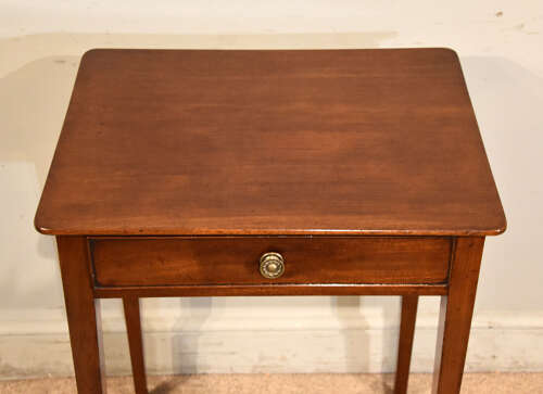 Georgian mahogany occasional table