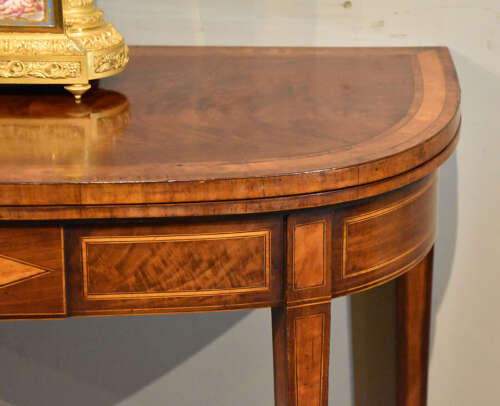 18th century mahogany card table crossbanded in Satinwood