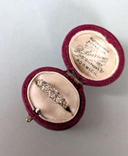 Superb Victorian 18ct Gold Diamond Five Stone Ring