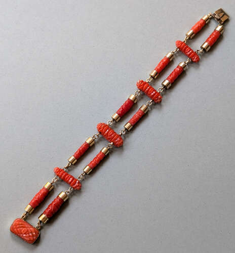 Georgian 9ct gold coral bracelet