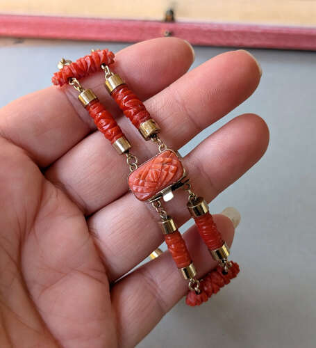 Georgian 9ct gold coral bracelet