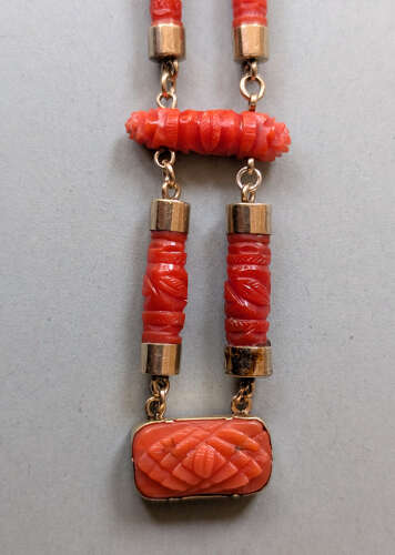 Georgian 9ct gold coral bracelet