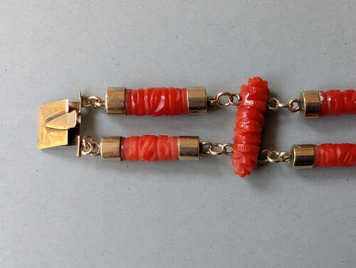 Georgian 9ct gold coral bracelet