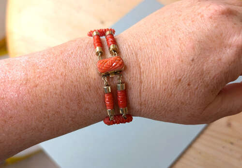 Georgian 9ct gold coral bracelet