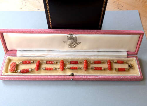 Georgian 9ct gold coral bracelet