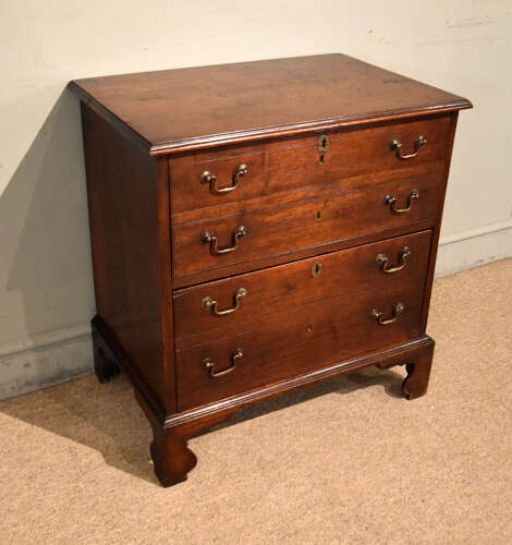 Small George III mahogany chest of drawers