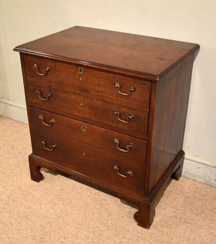 Small George III mahogany chest of drawers