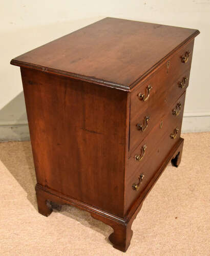 Small George III mahogany chest of drawers