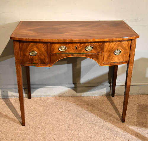 George III mahogany bow fronted side /dressing table