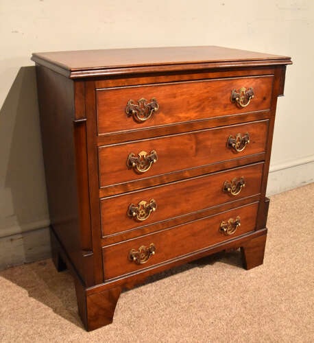 Small Edwardian mahogany chest of drawers
