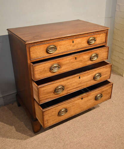 Small George III mahogany chest of drawers