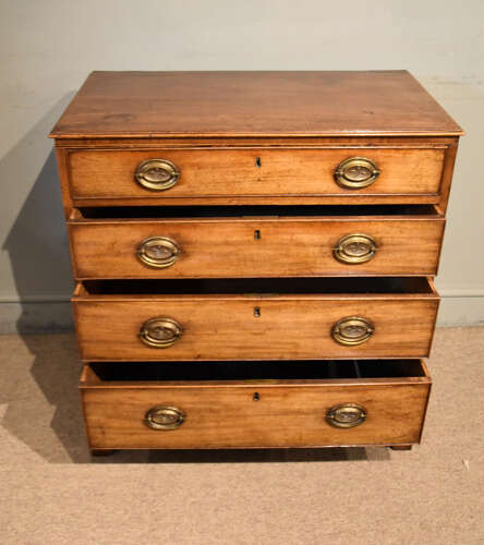 Small George III mahogany chest of drawers