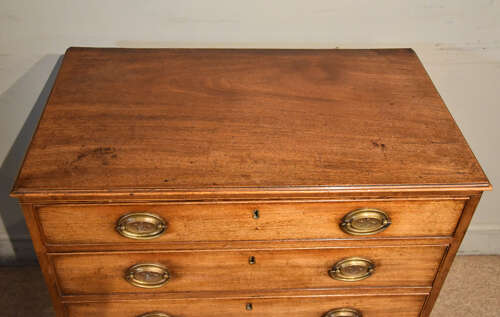 Small George III mahogany chest of drawers