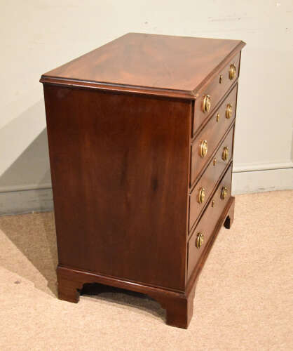 Small George III mahogany chest of drawers