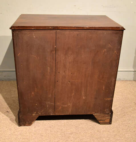 Small George III mahogany chest of drawers