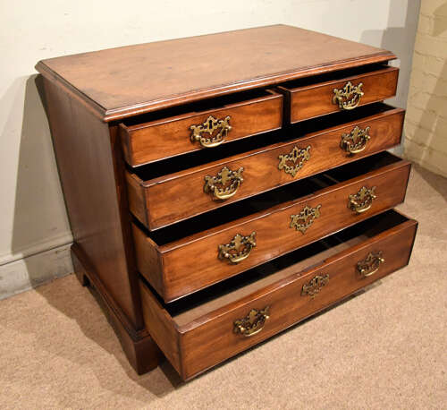 Small George III mahogany chest of Drawers
