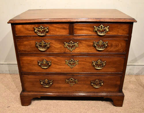 Small George III mahogany chest of Drawers